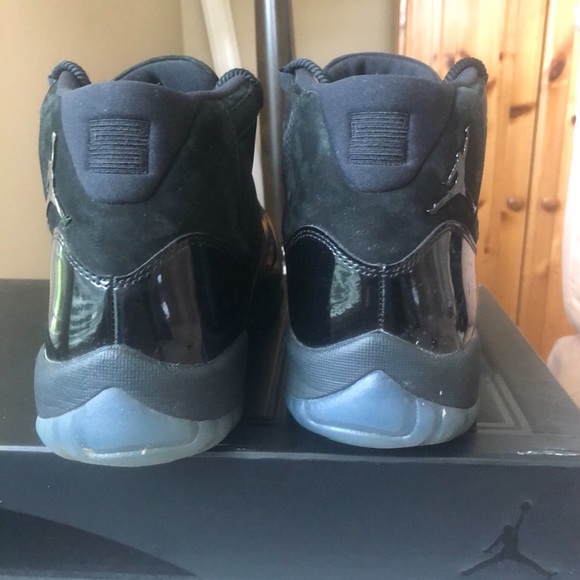 Jordan cap and gown 🎓 11"s high top - Picture 2 of 8